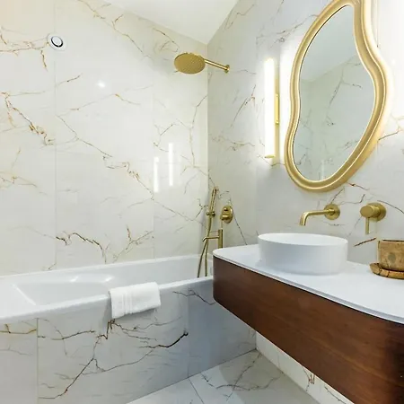 Luxury Rivoli 4 Bed 3,5 Bath By De Bhv * Paris