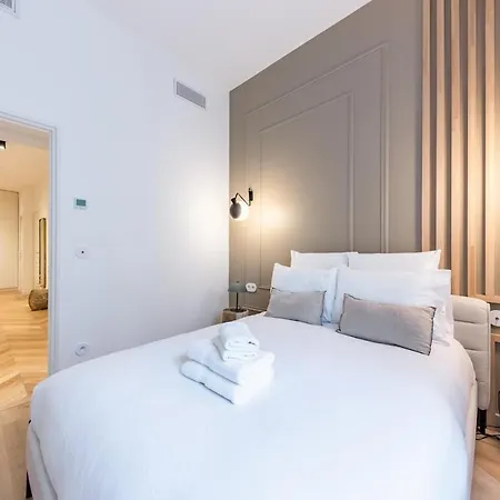 Apartment Luxury Rivoli 4 Bed 3,5 Bath By De Bhv Paris